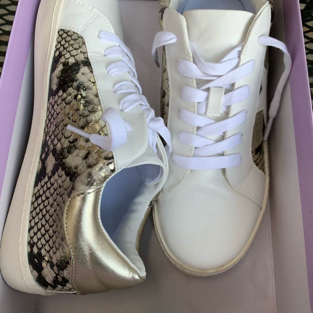 Madden girl tennis shoes